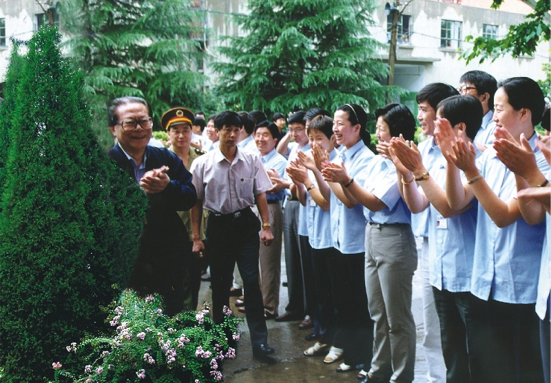 1999江泽民总书记视察佰利乐