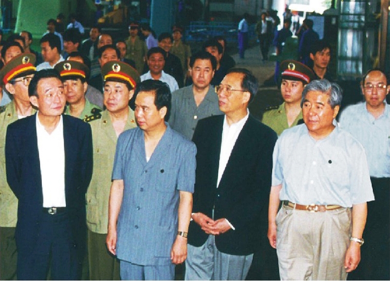 1999年党和国度辅导人吴国国、曾培炎、陕西省辅导李建国、程安东来佰利乐视察