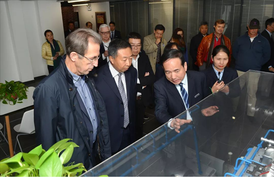 国际能源领域的专家来佰利乐参观互换